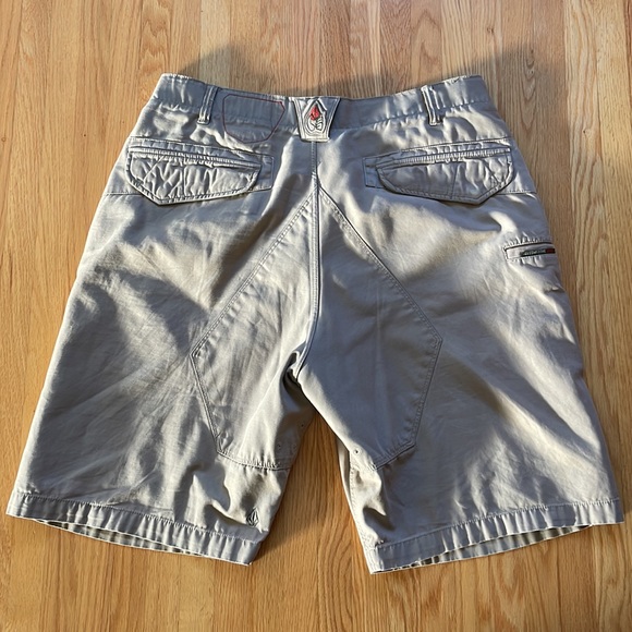 Volcom shorts - Picture 3 of 3
